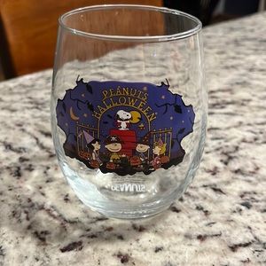 Peanuts wine glass